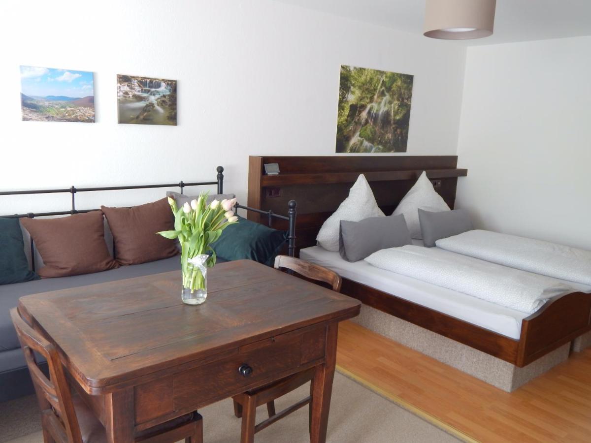 Free Apartment - Burgblick Bad Urach Esterno foto